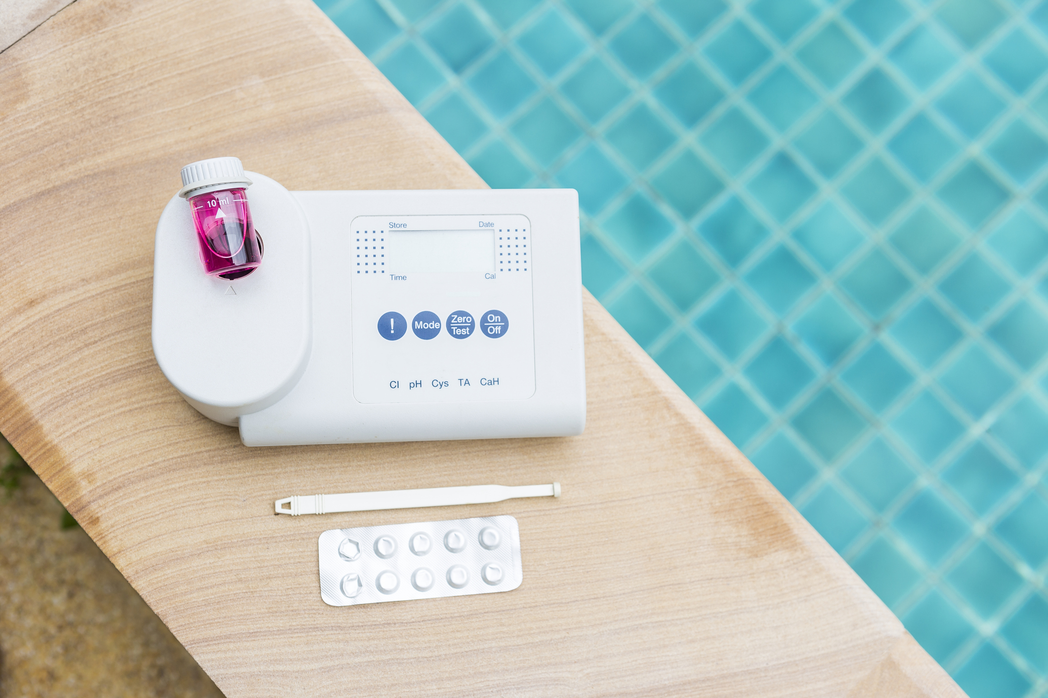Un test per piscina digitale chiamato fotometro